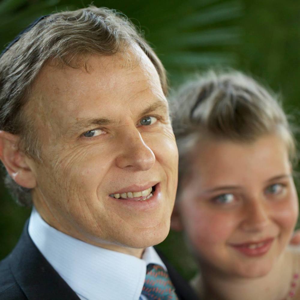 Meet your Posher, Theo